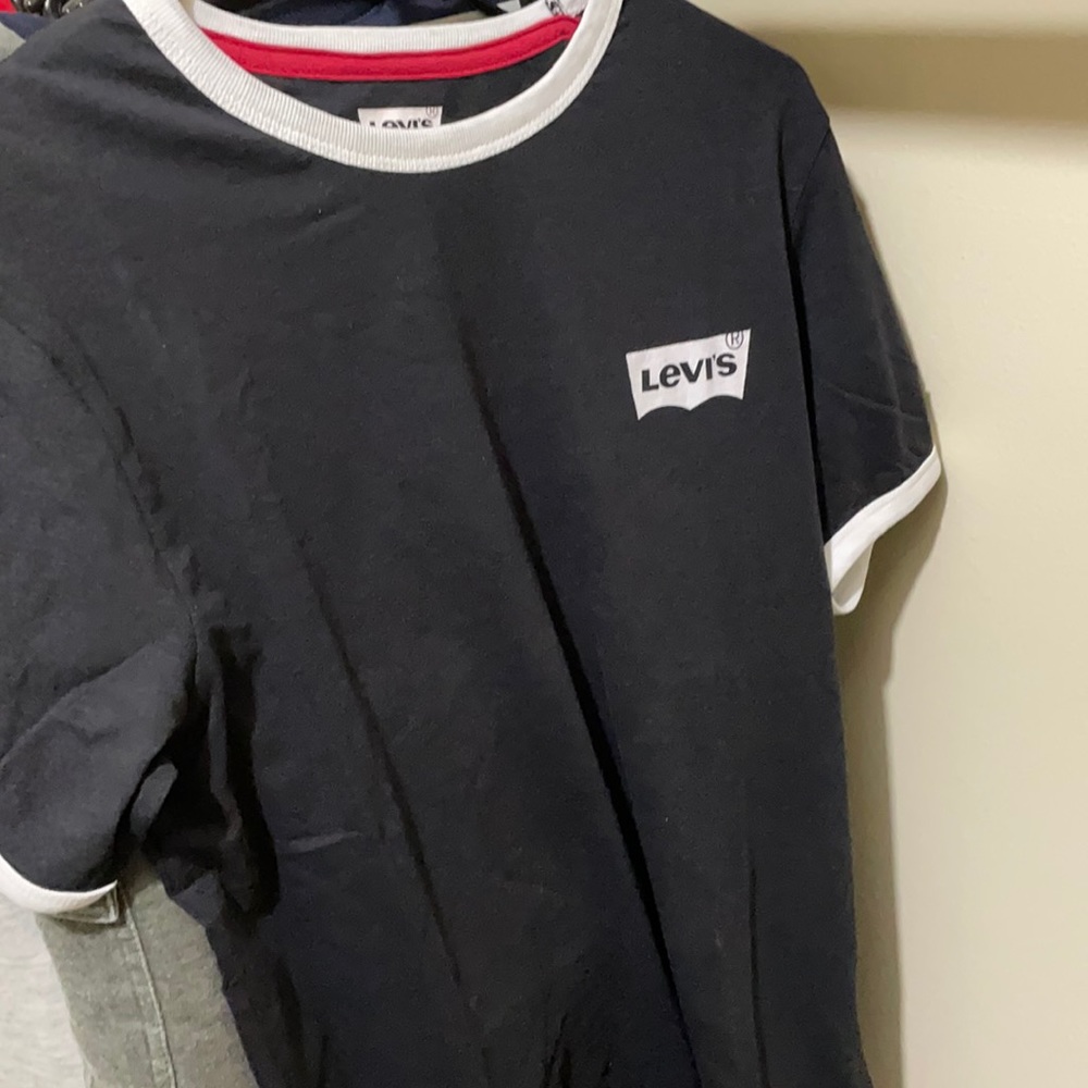 Levi’s t-shirt